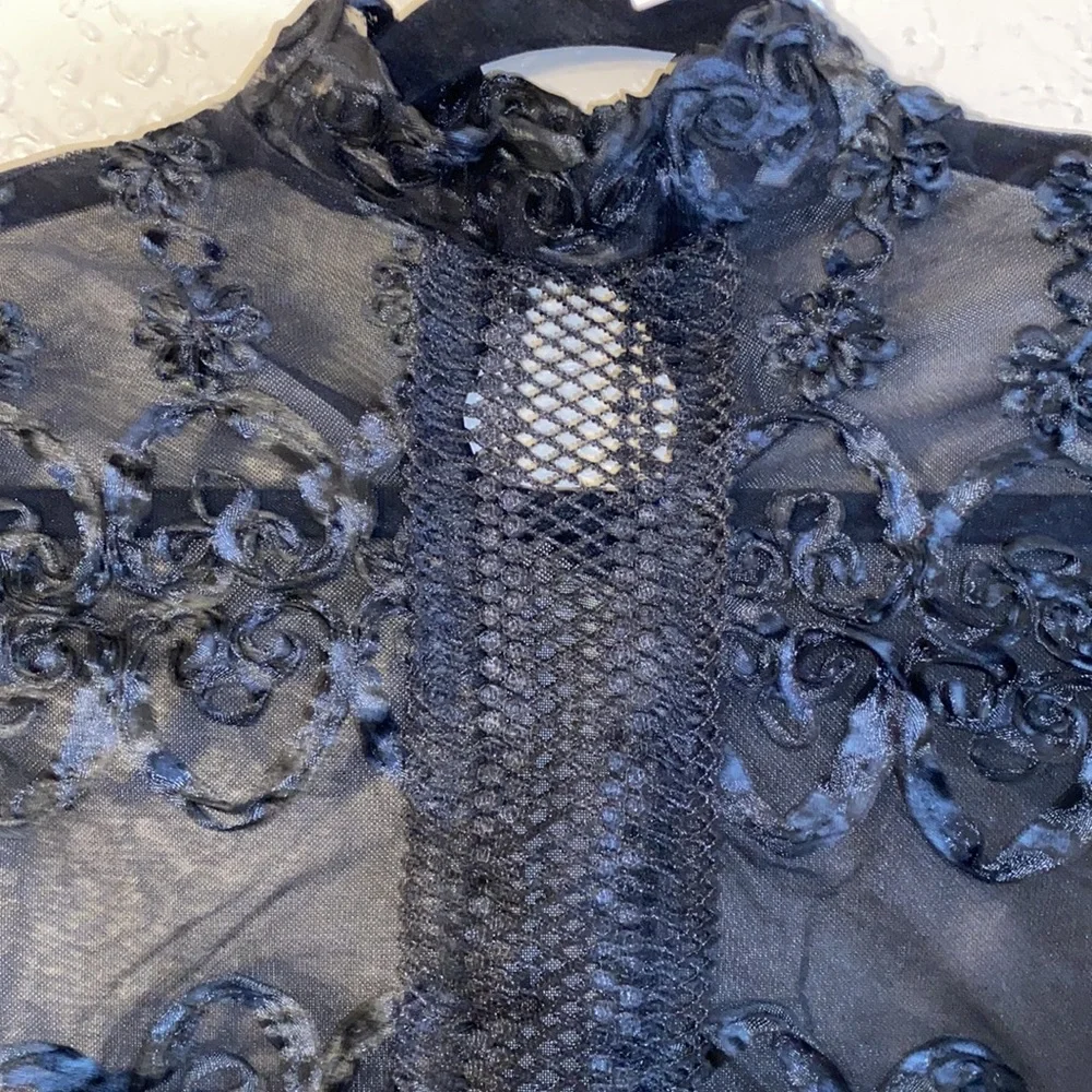 Festival Lace Crop top - Picture 4 of 9